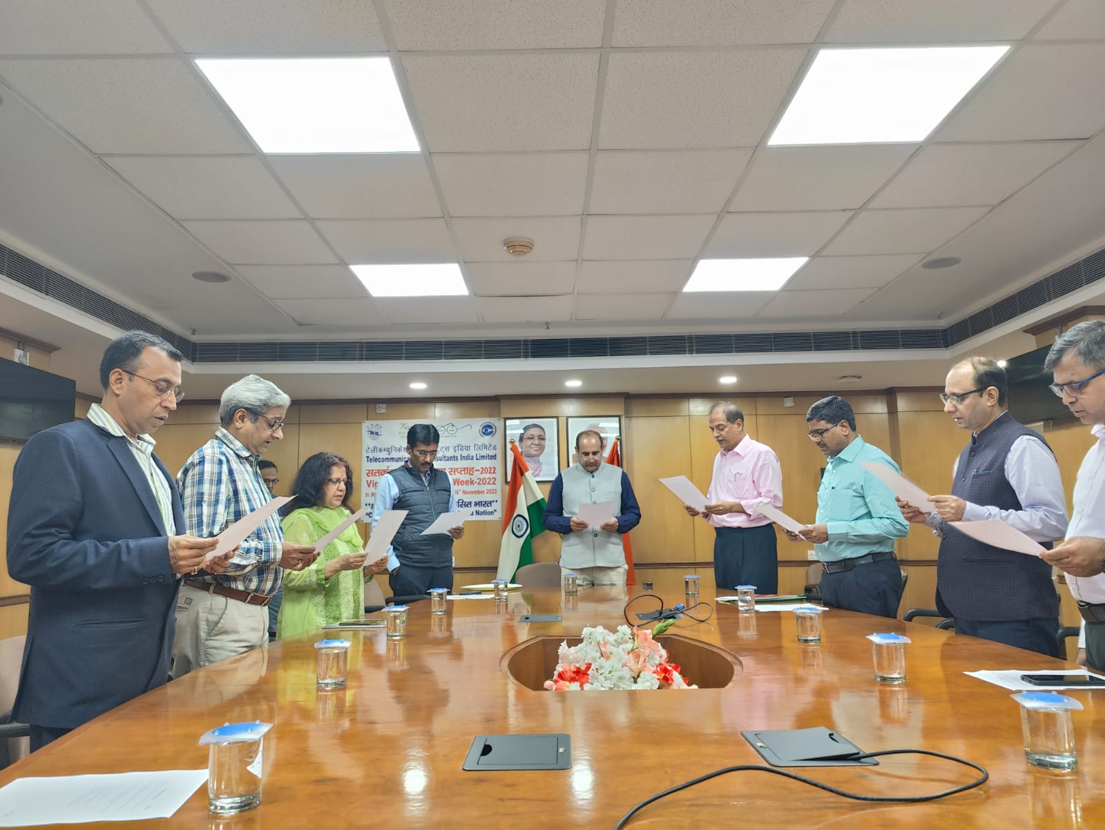 VIGILANCE AWARENESS WEEK 2022 :  DAY - 1 CMD TCIL administering the Integrity Pledge to TCIL officers
